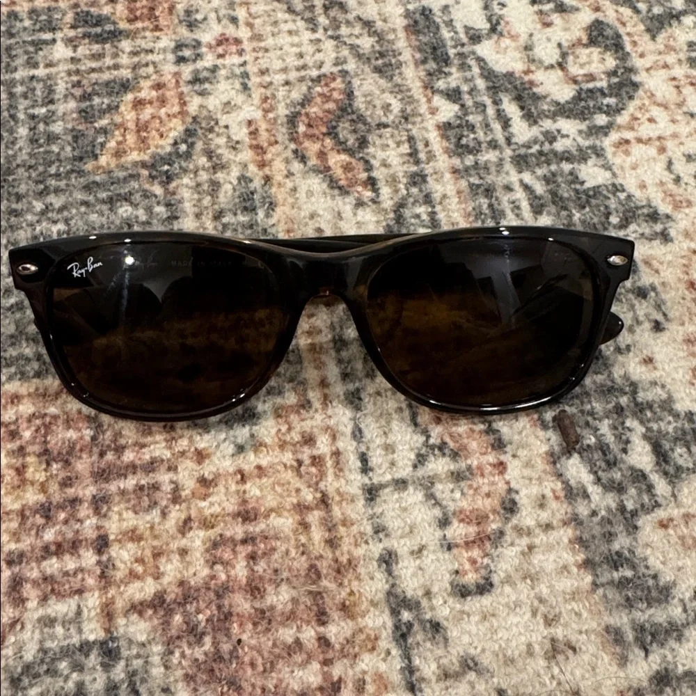Authentic RayBan RB2132 New Wayfarer Sunglasses, Tortoise Frame, Brown Lenses - Picture 7 of 16